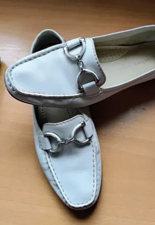 Mocasines blancos roto mujer Talla 39.