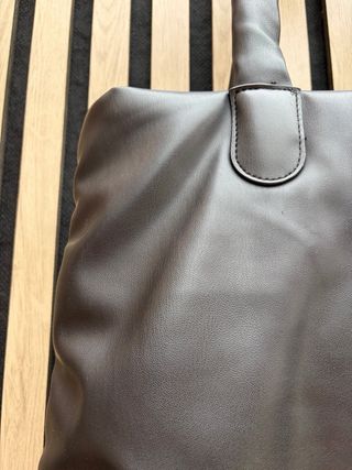 Lote 2 Bolsos: Negro y Plateado