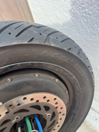 Motor V3 con neumático Silence S01