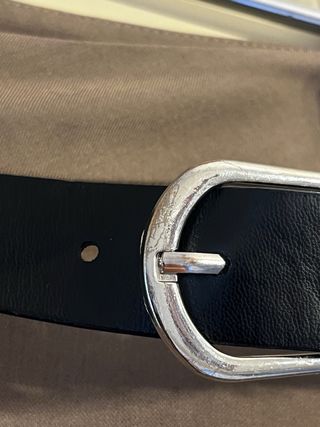 Pantalón de vestir marrón con cinturón