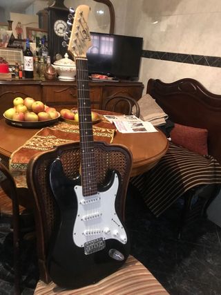 Guitarra Eléctrica Stratocaster Negra
