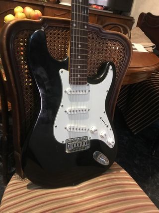 Guitarra Eléctrica Stratocaster Negra