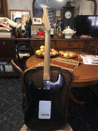 Guitarra Eléctrica Stratocaster Negra