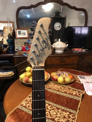 Guitarra Eléctrica Stratocaster Negra