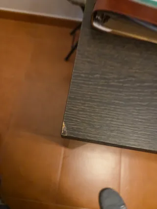 Escritorio madera tono wengué (desmontado)