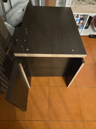 Escritorio madera tono wengué (desmontado)