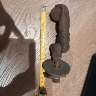 Aldaba de puerta antigua mano