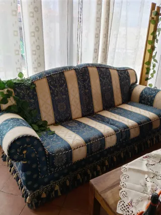 Divano tessuto beige e blu