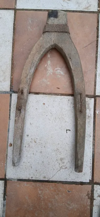 Yugo antiguo de madera