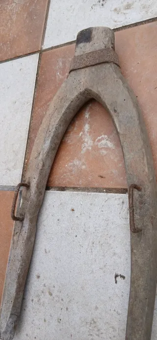 Yugo antiguo de madera