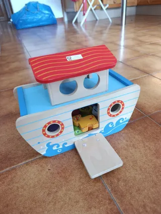 Barco de Noé de madera con animales