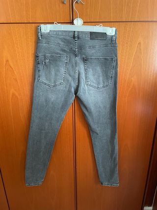 Pantalón Pull&Bear Skinny Gris Roto