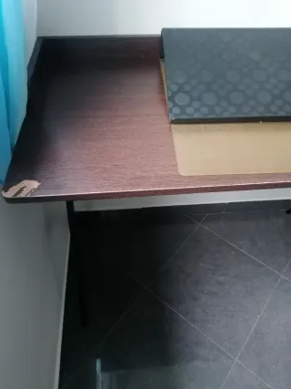 Escritorio con patas de forja