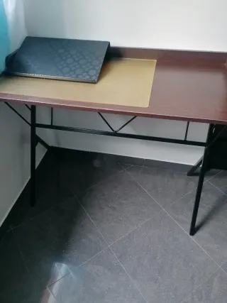 Escritorio con patas de forja