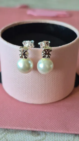Pendientes de perla con osito plateado