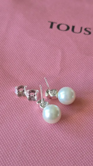 Pendientes de perla con osito plateado
