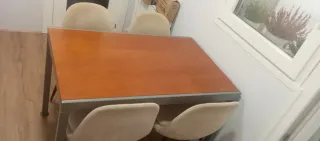 Mesa y 4 sillas