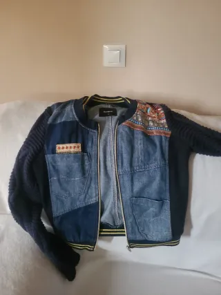 Cazadora Desigual vaquera patchwork