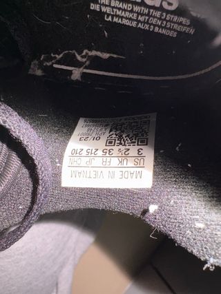 Zapatillas Adidas Negras y Blancas