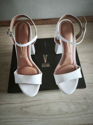 Sandalias de tacón Vizzano blancos