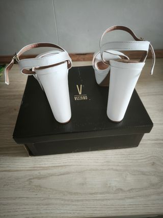 Sandalias de tacón Vizzano blancos