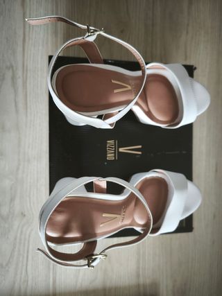 Sandalias de tacón Vizzano blancos
