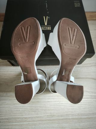 Sandalias de tacón Vizzano blancos