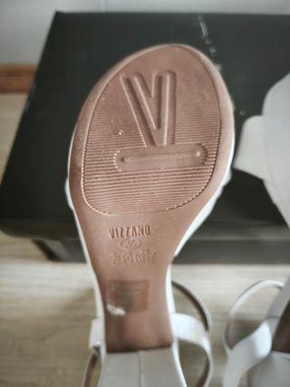 Sandalias de tacón Vizzano blancos