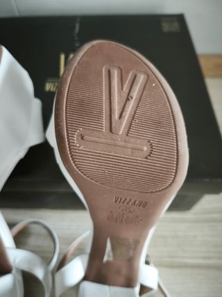 Sandalias de tacón Vizzano blancos