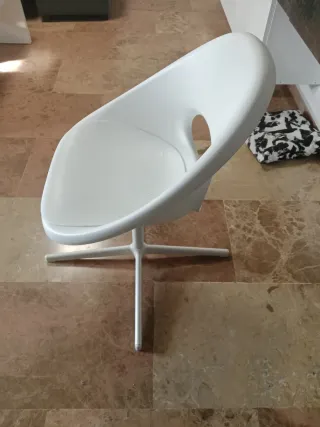 Silla Ikea Blanca con Cojín Rosa
