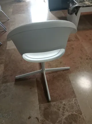 Silla Ikea Blanca con Cojín Rosa