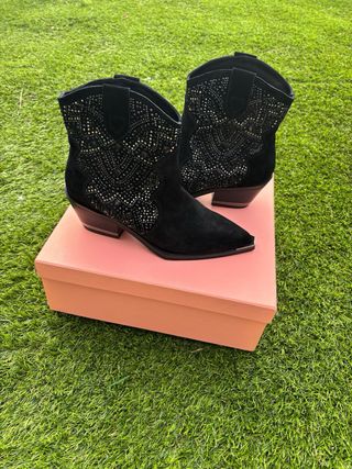 Botas Alma en Pena negras con tachuelas