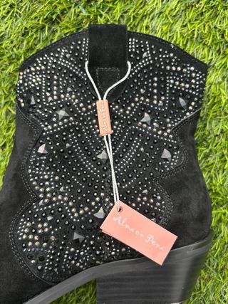 Botas Alma en Pena negras con tachuelas