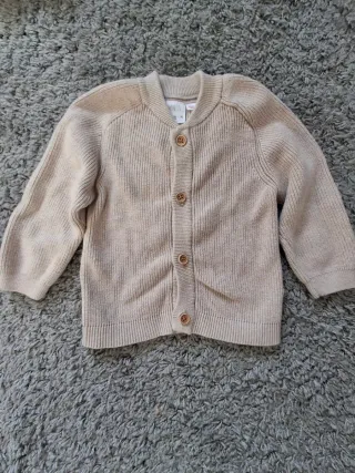Chaqueta punto niño beige botones madera