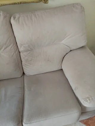 Sofá de 2 plazas beige 50 euros negociable