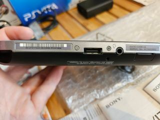 Sony PS Vita + Scheda Memoria Originale