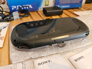 Sony PS Vita + Scheda Memoria Originale