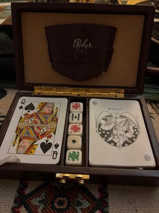 Juego de póker de lujo con dados