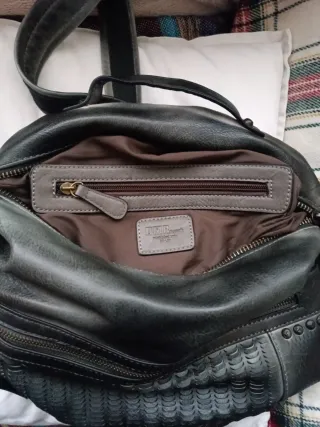 Mochila gris de mujer