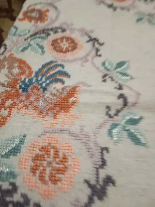 Mantel antiguo bordado a mano