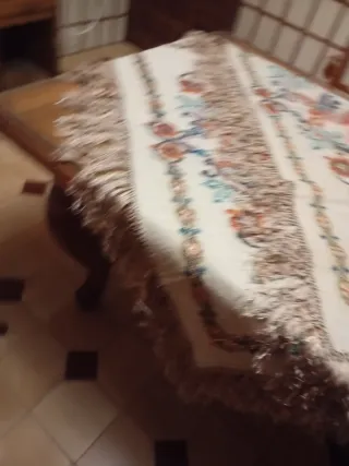 Mantel antiguo bordado a mano