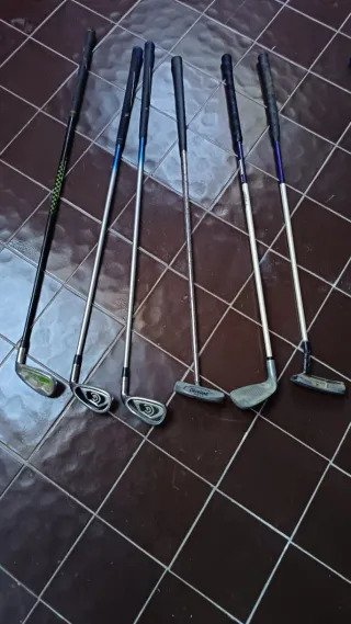 Bolsa de golf y palos en perfecto estado