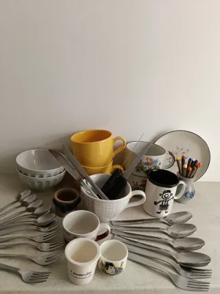 Set di Stoviglie e Posate - 4€