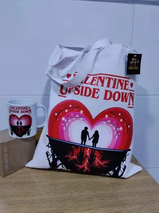 Pack Stranger Things San Valentín taza y bolsa Tot