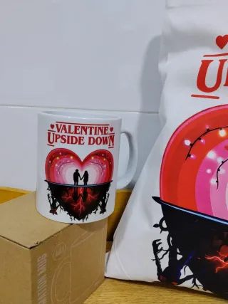 Pack Stranger Things San Valentín taza y bolsa Tot