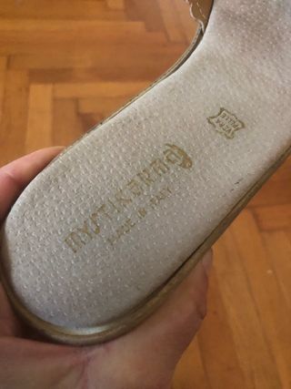 Ciabatte beige e nere