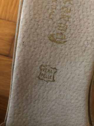 Ciabatte beige e nere