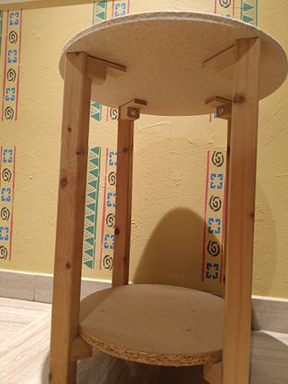 Mesa redonda de madera auxiliar