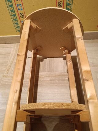 Mesa redonda de madera auxiliar