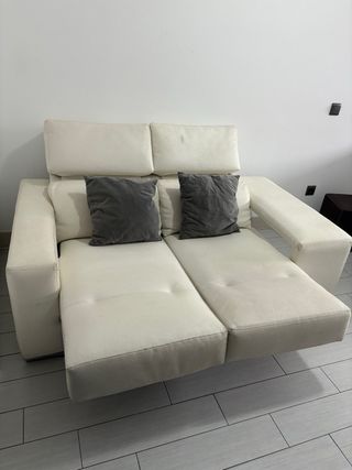 Sofá 2 plazas, piel blanco.